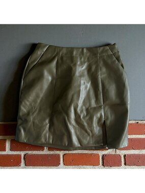 WEEKEND Los Angeles Olive Green Faux Leather Skirt Size Small